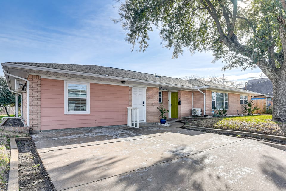 2 Mi to Beach: Couple's Retreat in Galveston Apartment in Galveston Island