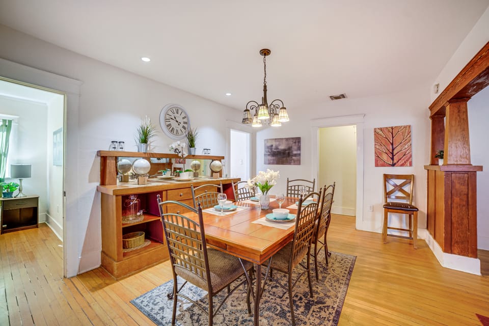 Home 1/2 Mi to Dtwn Riverside: Families Welcome! House in Riverside