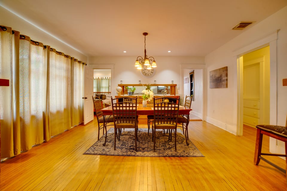 Home 1/2 Mi to Dtwn Riverside: Families Welcome! House in Riverside