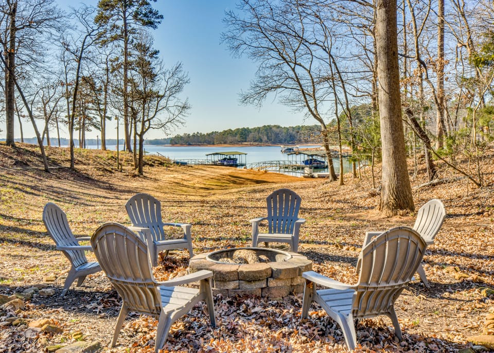 Lake Haven on Lake Hartwell: Home w/ Hot Tub! House in Reed Creek