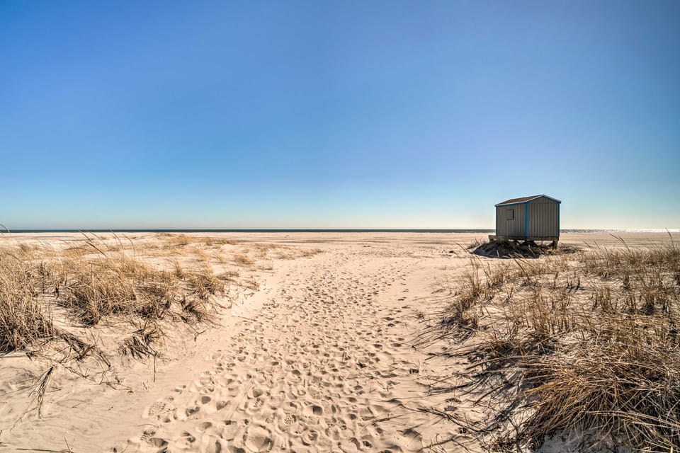Steps to Brigantine Beach: New Jersey Beach Condo Apartment in Brigantine