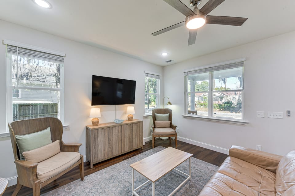 Southern Gem Near Forsyth: Walk to Sights & Bites House in Savannah