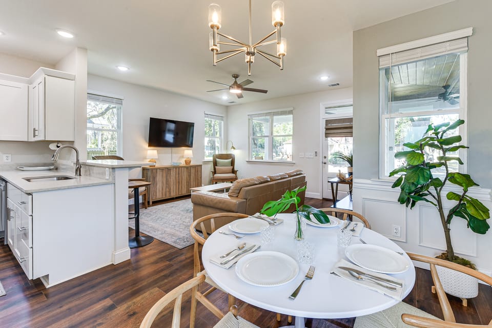 Southern Gem Near Forsyth: Walk to Sights & Bites House in Savannah