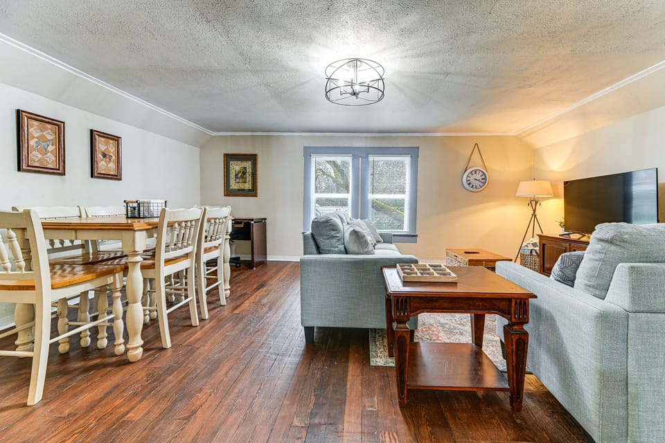 1 Mi to Rogue River: Walkable Grants Pass Retreat Apartment in Grants Pass
