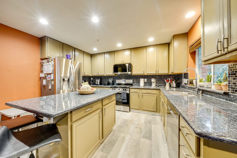 Pet-Friendly SeaTac Retreat 6 Mi to Puget Sound! House in SeaTac