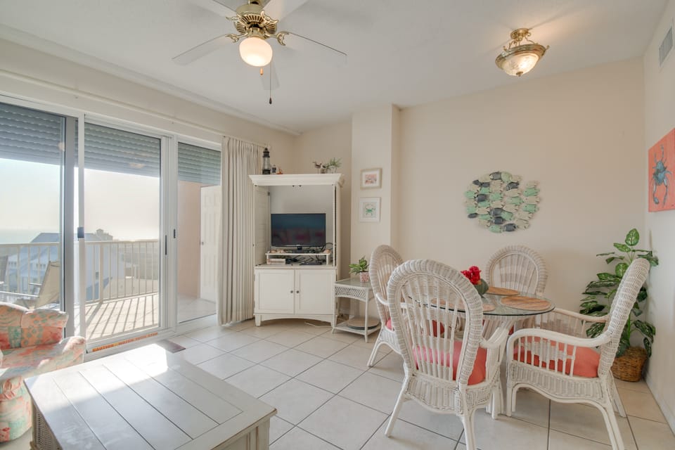 Ocean View, Walk to Beach: Gulf Shores Condo Apartment in Alabama