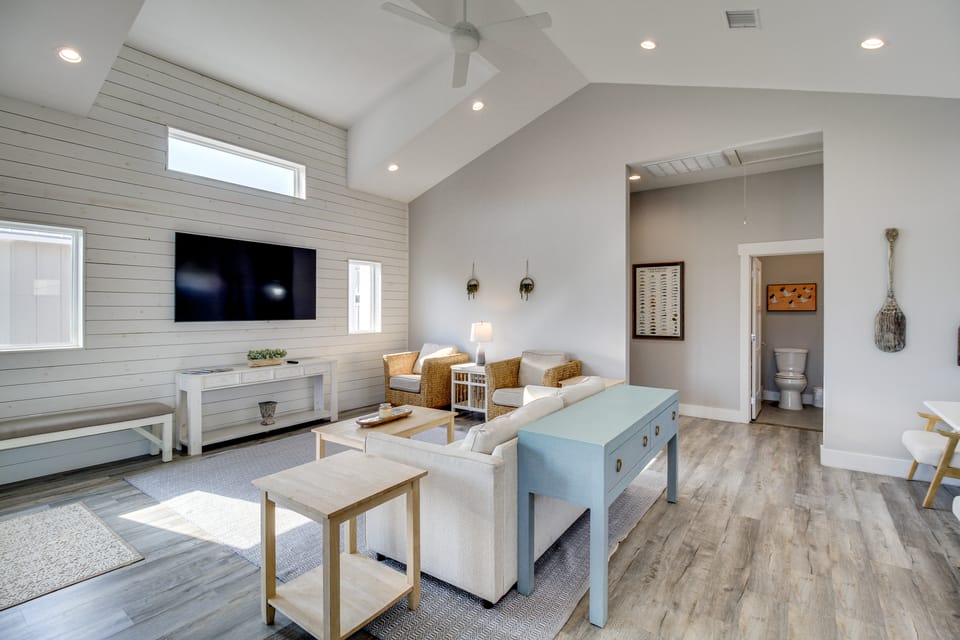 Easy Beach Access! Port A Oasis w/ Private Pool House in Port Aransas