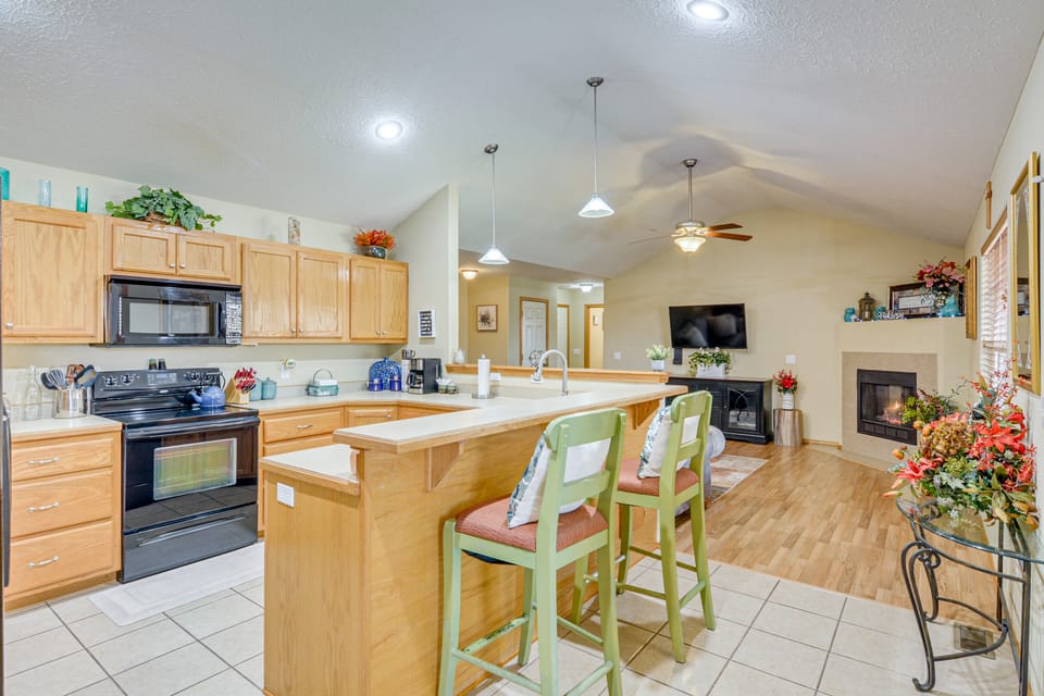 Springfield Area Retreat! Family Home w/ Yard House in Ozark Mountains