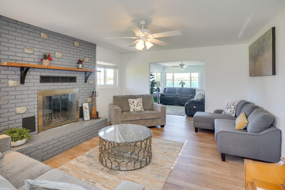 Waterfront Getaway on Lake Elsinore w/ Swim Spa House in Lake Elsinore
