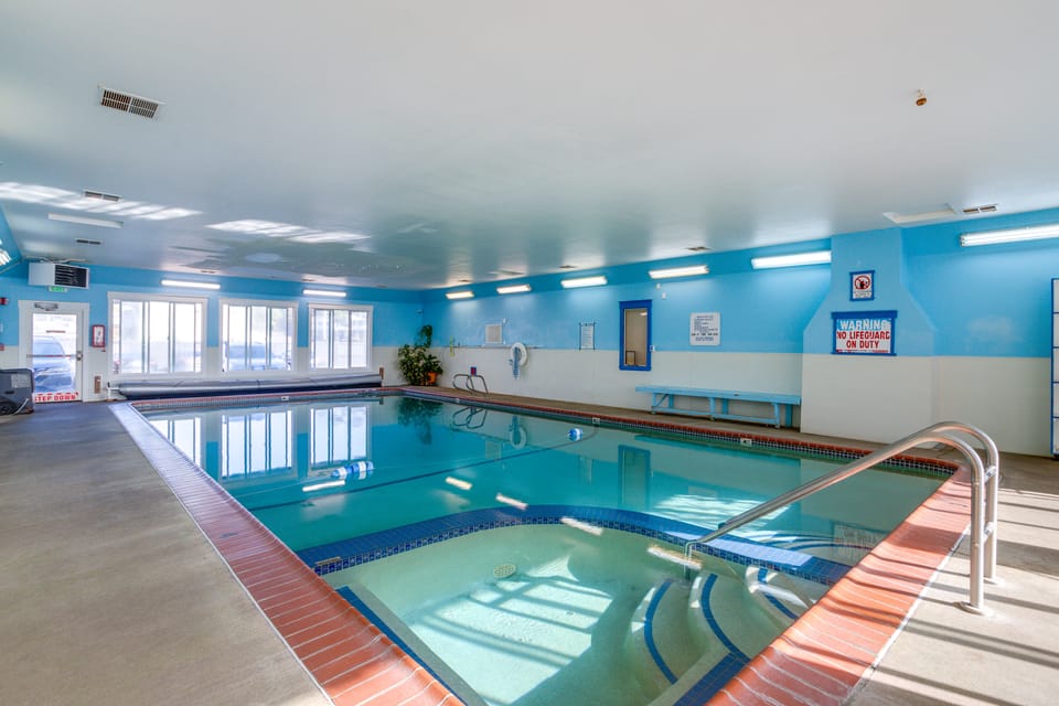Oceanfront Lincoln City Condo w/ Community Pool Apartment in Lincoln City