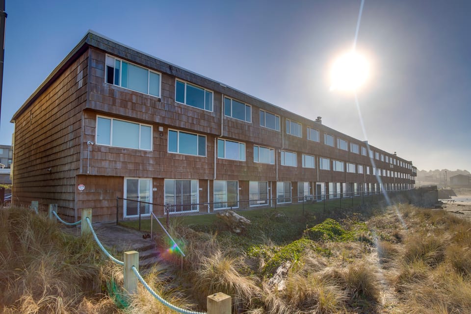 Oceanfront Lincoln City Condo w/ Community Pool Apartment in Lincoln City