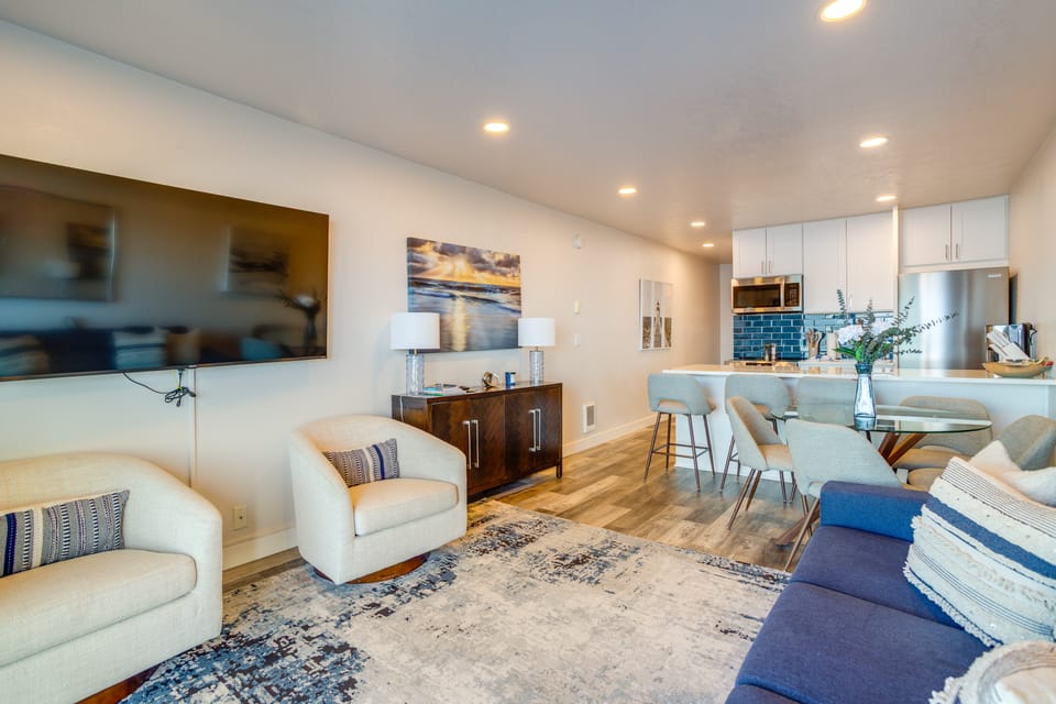 Oceanfront Lincoln City Condo w/ Community Pool Apartment in Lincoln City