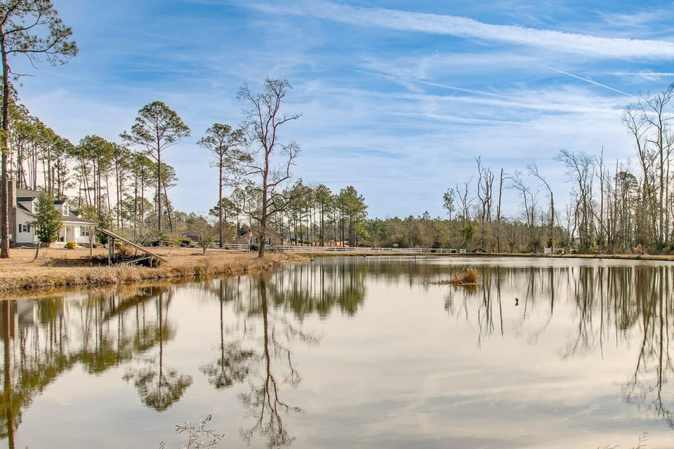 Pond View, Fishing, BBQ, Fireplace, and More House in Georgia