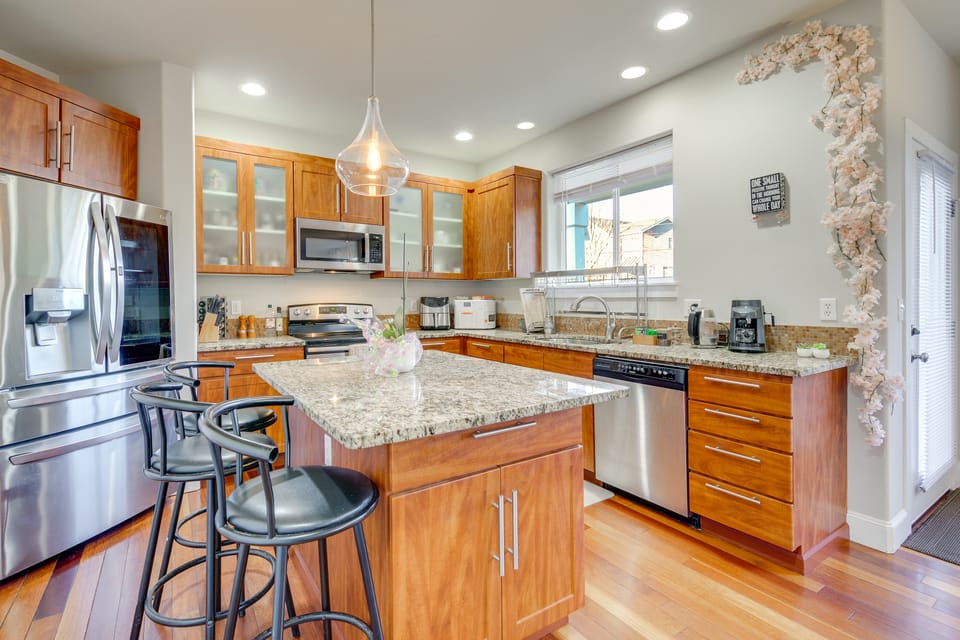 Gateway to Seattle! Lynnwood Home w/ Gazebo & Yard House in Paine Lake Stickney