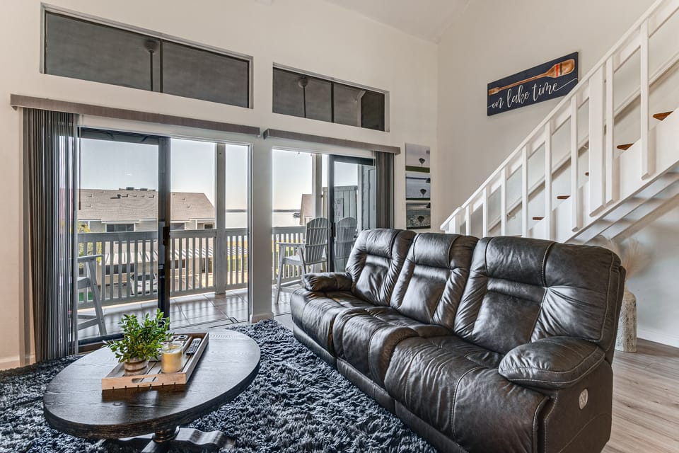 Steps to Lake Conroe! Condo w/ Balcony & Views Apartment in Lake Conroe
