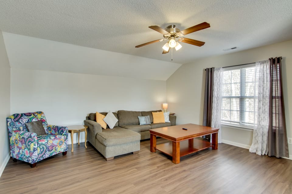 Quiet Oasis in Charlotte! Home Near UNCC Campus House in Charlotte