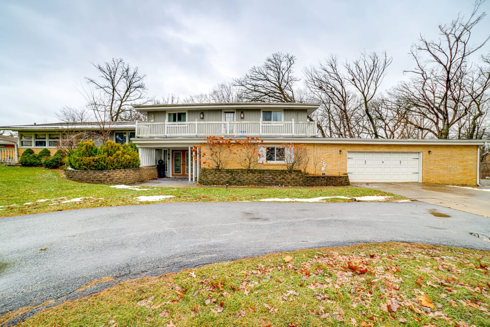Pool, Gym & Basketball Court: Olympia Fields Home House in Indiana