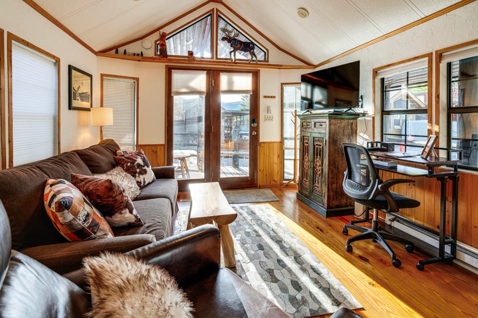 4 Mi to Slopes! Breck Mtn Base w/ Hot Tub Access House in Summit County