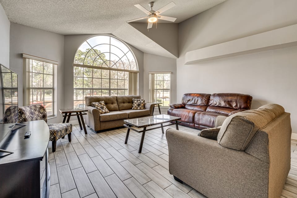 Family Theme Park Hub w/ Pool in Kissimmee Apartment in Kissimmee