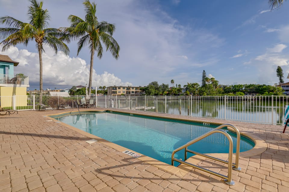 Walk to Beach! Treasure Island Gem w/ Water Views Apartment in Treasure Island
