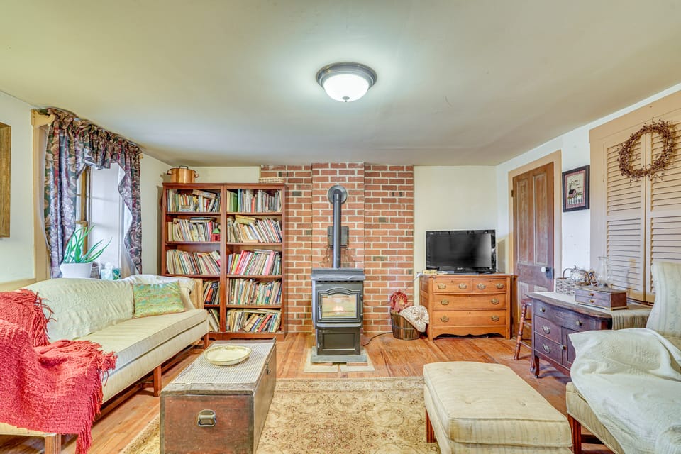Rural & Historic Detour Escape w/ Horses On-Site! House in Maryland
