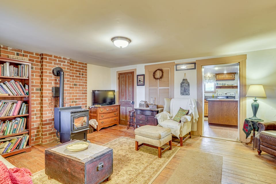 Rural & Historic Detour Escape w/ Horses On-Site! House in Maryland