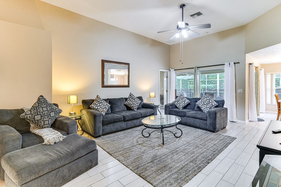 11 Mi to Disney! Family Haven w/ Poolside Oasis House in Four Corners