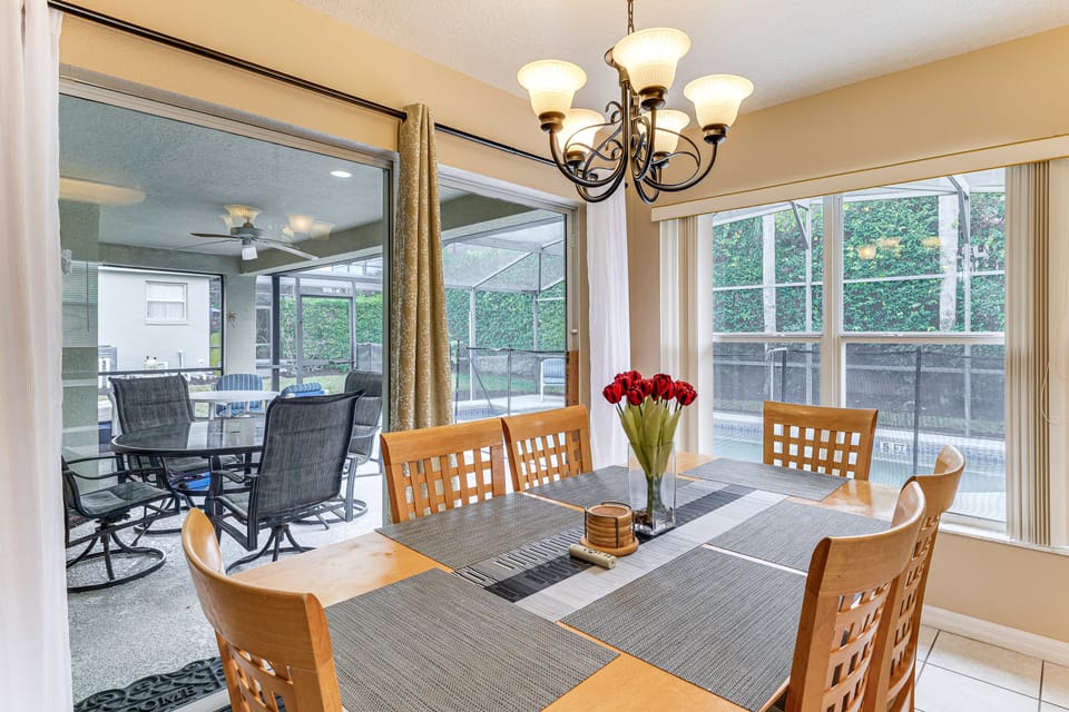 11 Mi to Disney! Family Haven w/ Poolside Oasis House in Four Corners