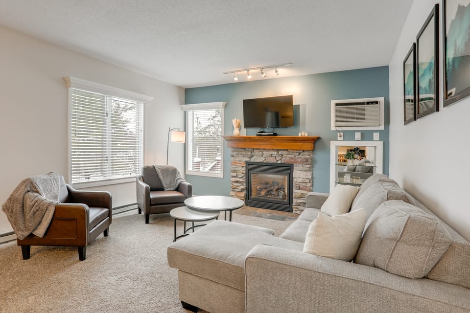 Walk to Golf Course! Clymer Summer Escape w/ Deck Apartment in Allegheny River