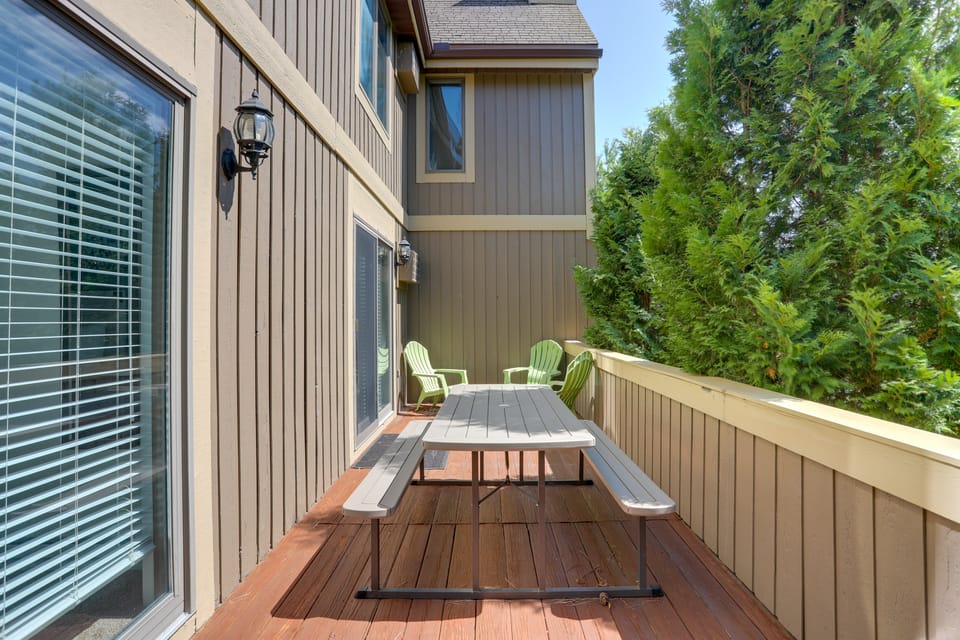 Walk to Golf Course! Clymer Summer Escape w/ Deck Apartment in Allegheny River