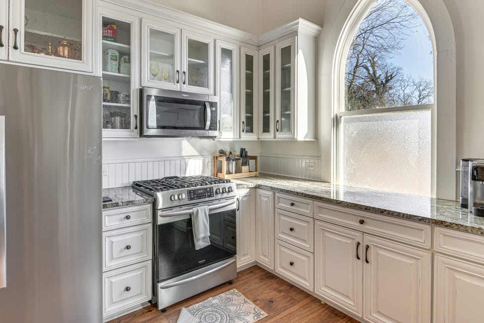 'The Sanctuary' in Historic Dtwn Staunton House in Staunton
