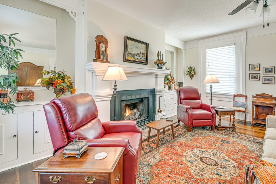Bourbon Country Escape! Spacious Home w/ Fire Pit House in Indiana