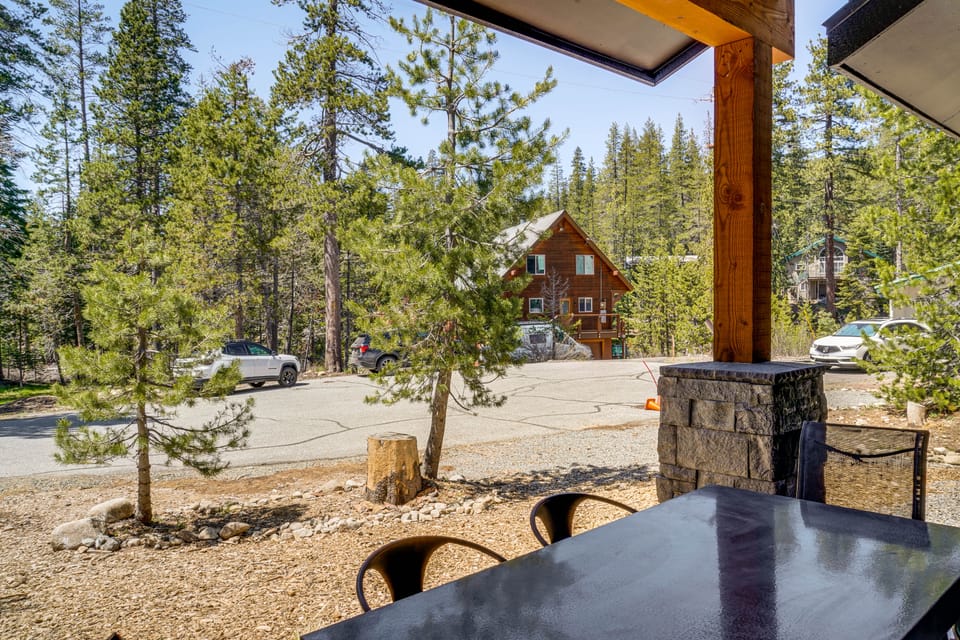 Mountain Modern and Spacious, Close to Everything! House in Sierra Nevada