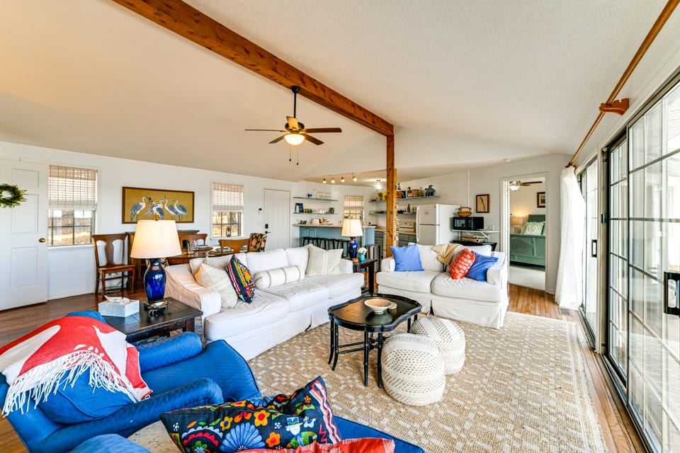 Summer Getaway on Kentucky Lake w/ Private Dock House in Lake Barkley