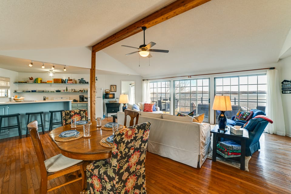 Summer Getaway on Kentucky Lake w/ Private Dock House in Lake Barkley