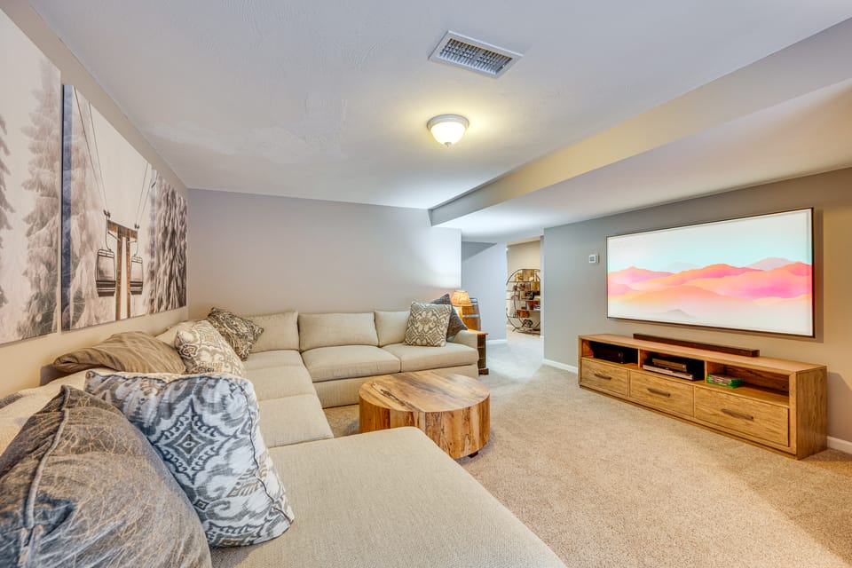 Upscale Retreat at Loon Mountain! Family Townhome Apartment in Woodstock