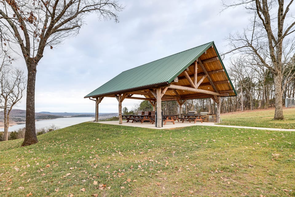 Stunning Views! Table Rock Lake Cabin Near Marina House in Shell Knob