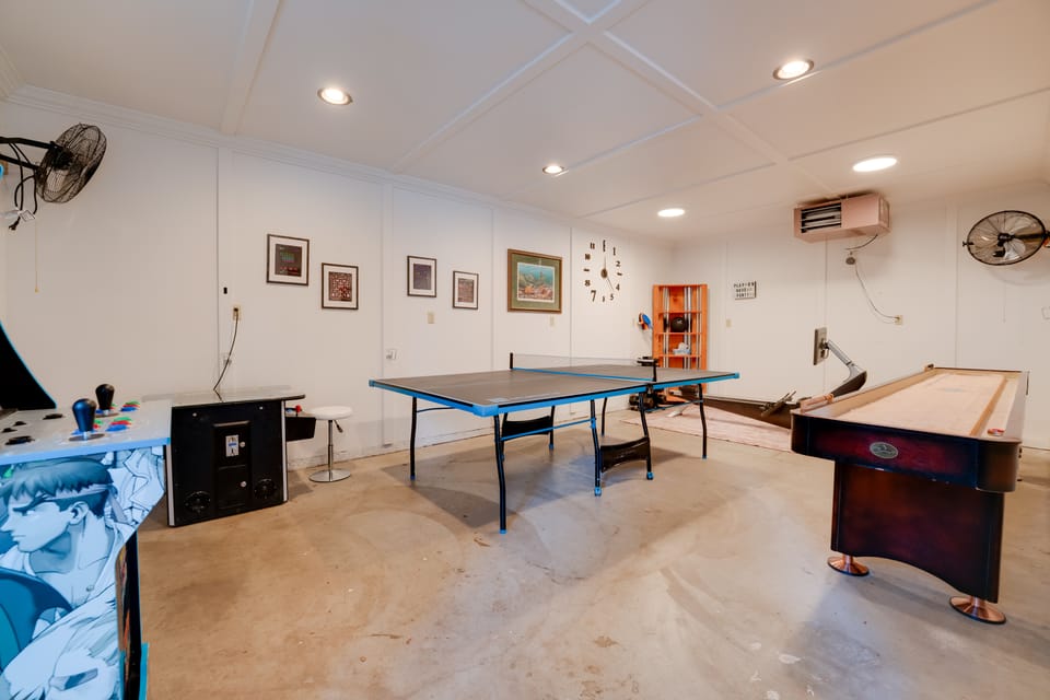 1 Mi to Lake Almanor! Northern Sierra Family Cabin House in Lake Almanor