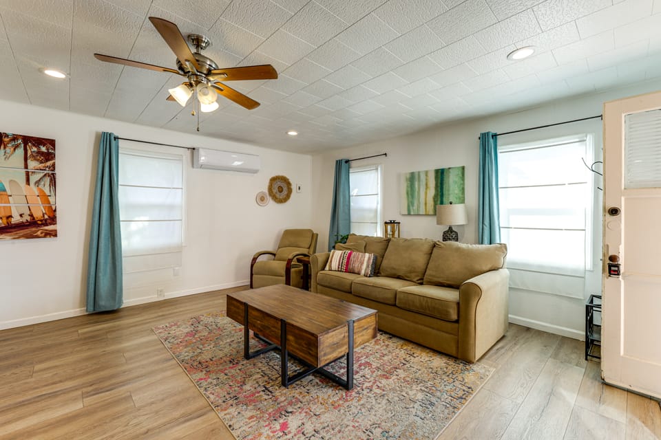 Private Hilltop Getaway w/ Patio: Dogs Welcome! House in Vista