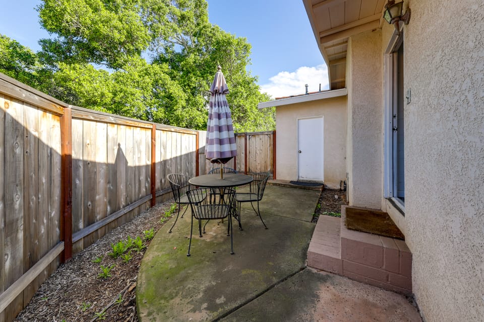 Private Hilltop Getaway w/ Patio: Dogs Welcome! House in Vista