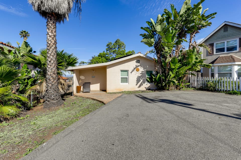 Private Hilltop Getaway w/ Patio: Dogs Welcome! House in Vista