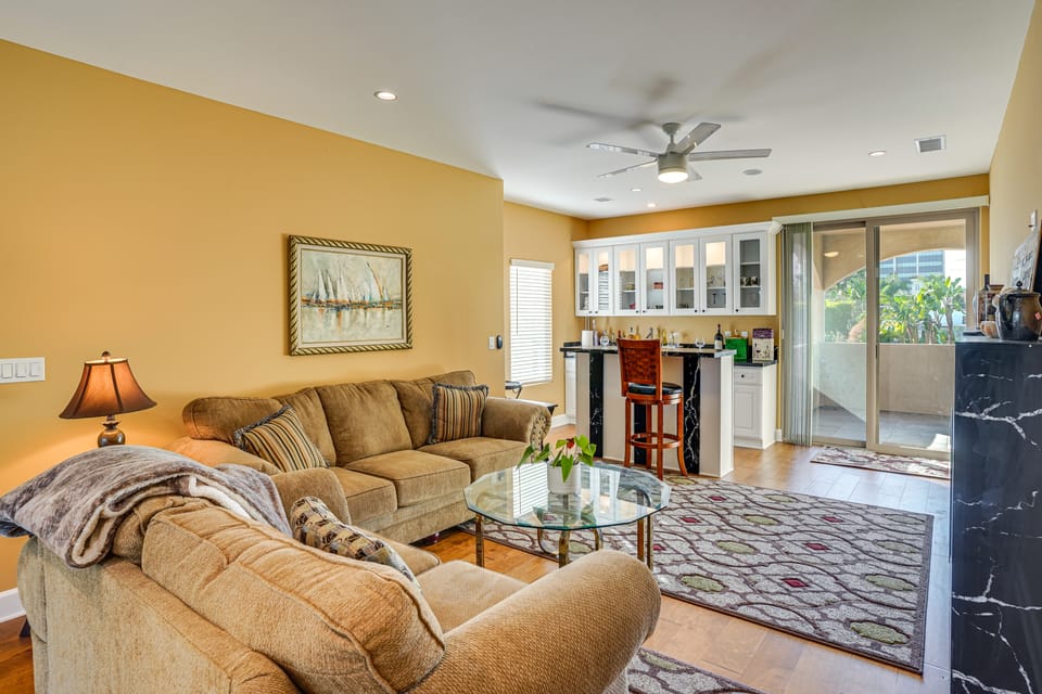 4 Mi to Dtwn Long Beach: Private Poolside Oasis! House in Long Beach