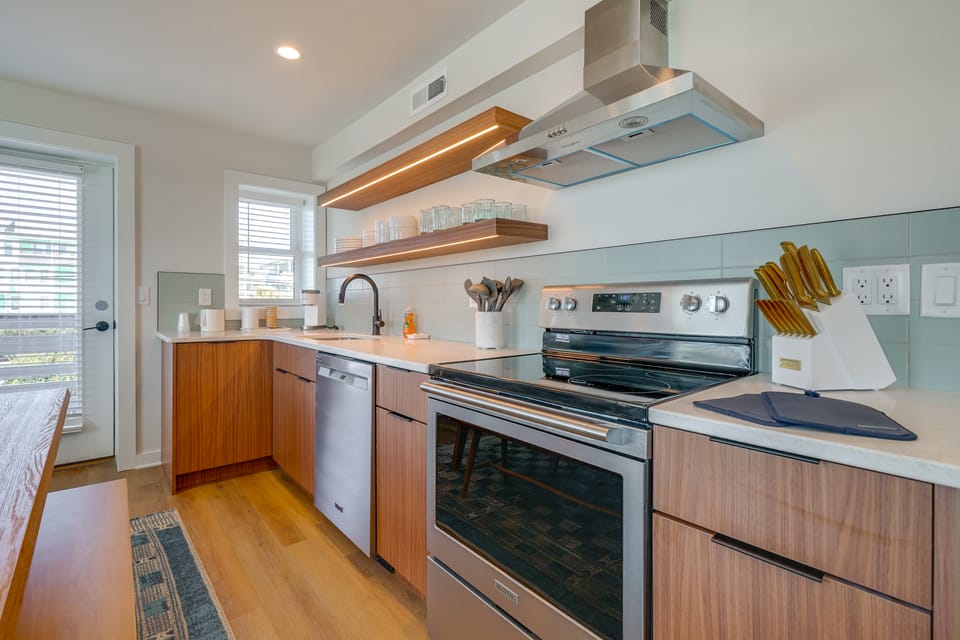 Steps to Sand: Carolina Beach Condo w/ Pool Access Apartment in Kure Beach