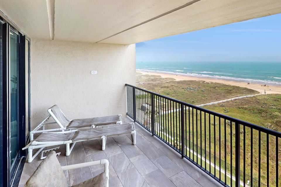 Shorefront 2BR, Luxe Perks: Suntide III - Unit 704 Apartment in South Padre Island