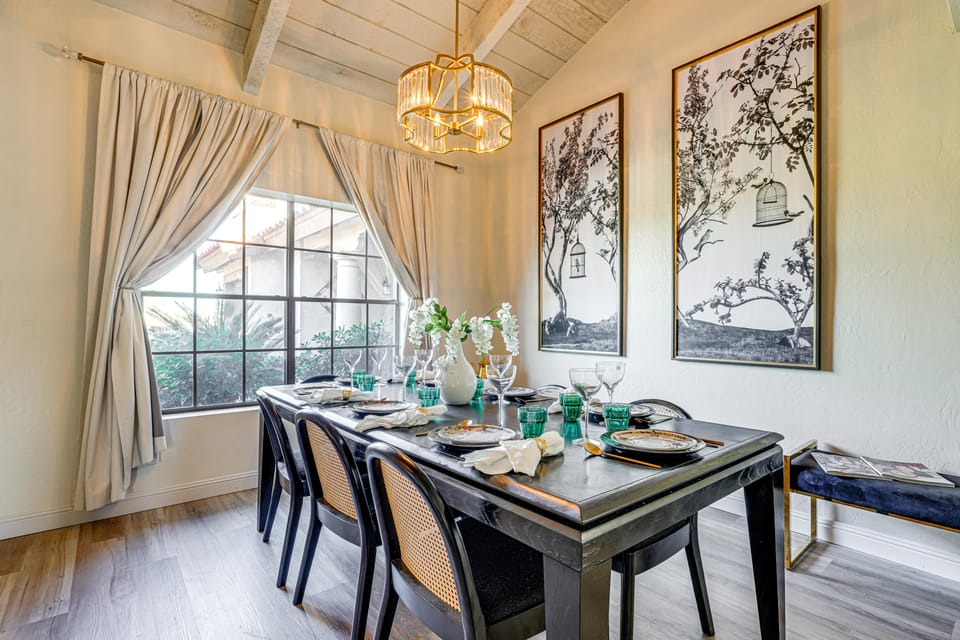 Steps to Golf & Greenbelt! Elegant Scottsdale Unit Apartment in Scottsdale