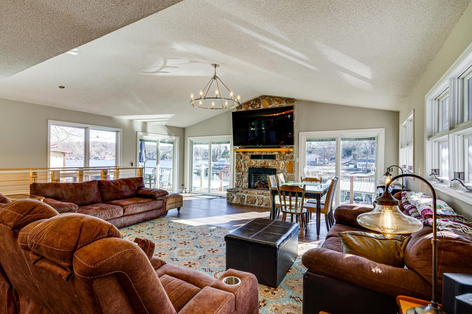 Private Dock & Bar: Pet-Friendly Lake Ozark Home House in Lake of the Ozarks