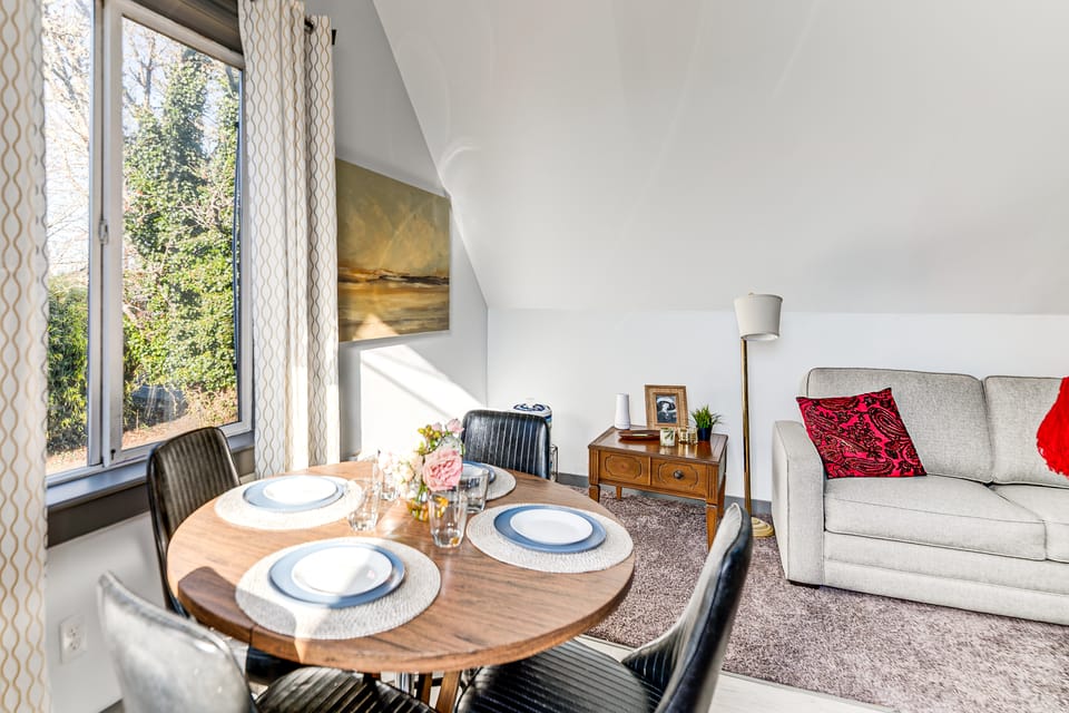 Walkable Location, Historic Setting: Warrenton Apt Apartment in Washington