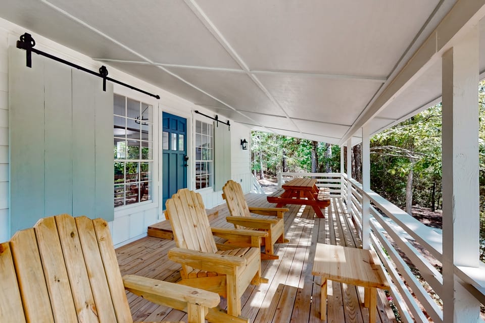 Modern Treehouse Vibes Close to Club and Lake House in Texas