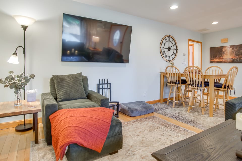 Walk to Sagamore Beach! Curated + Spacious Cottage Cottage in Sagamore Beach