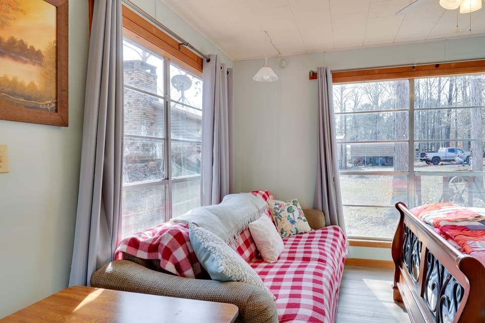 Great for Fishing! Lakefront Studio in Hemphill Apartment in Toledo Bend Reservoir